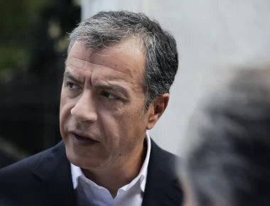 Σ.Θεοδωράκης: «Γιατί καθυστερούν οι κυβερνητικοί να πάνε στην Βενεζουέλα;- Περιμένουν γραμμή από τον Μαδούρο;»